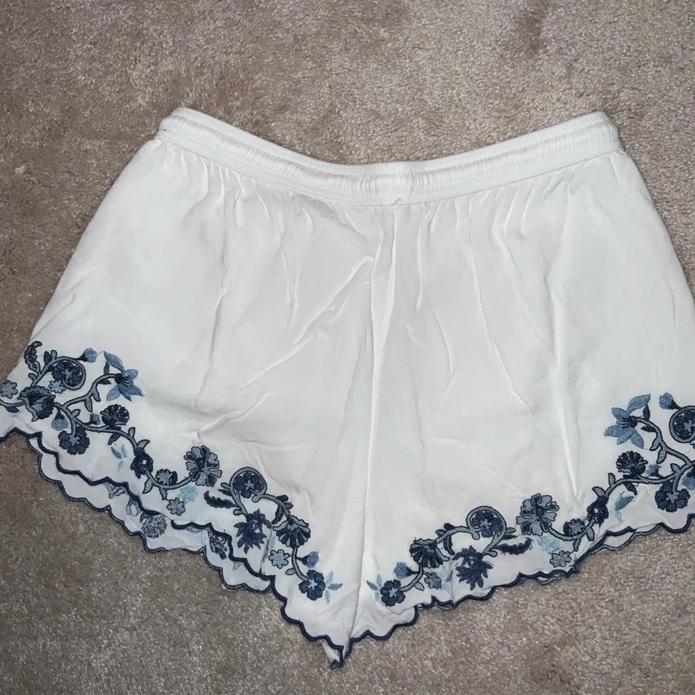 Abercrombie & Fitch Flowy Shorts - Picture 4 of 4